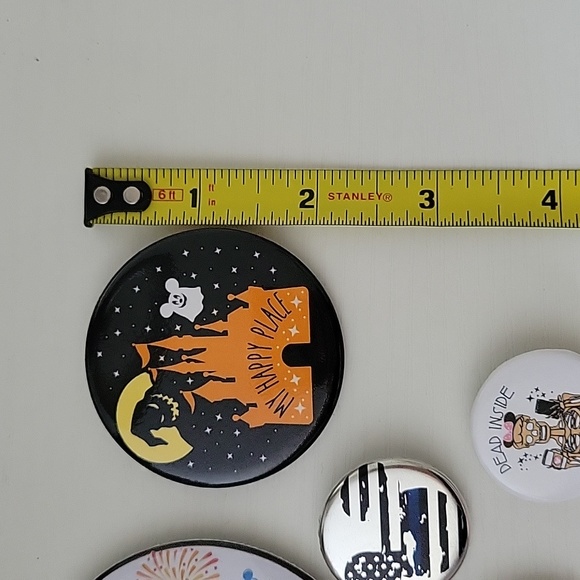EUC Bundle of 5 Disney parks buttons °○° - Picture 4 of 8